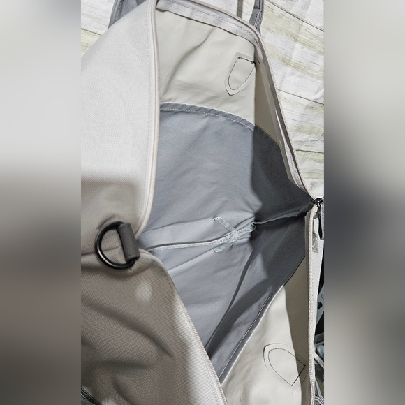 Stylish Gray Tote Bag With Strap & Handles - Picture 7 of 9